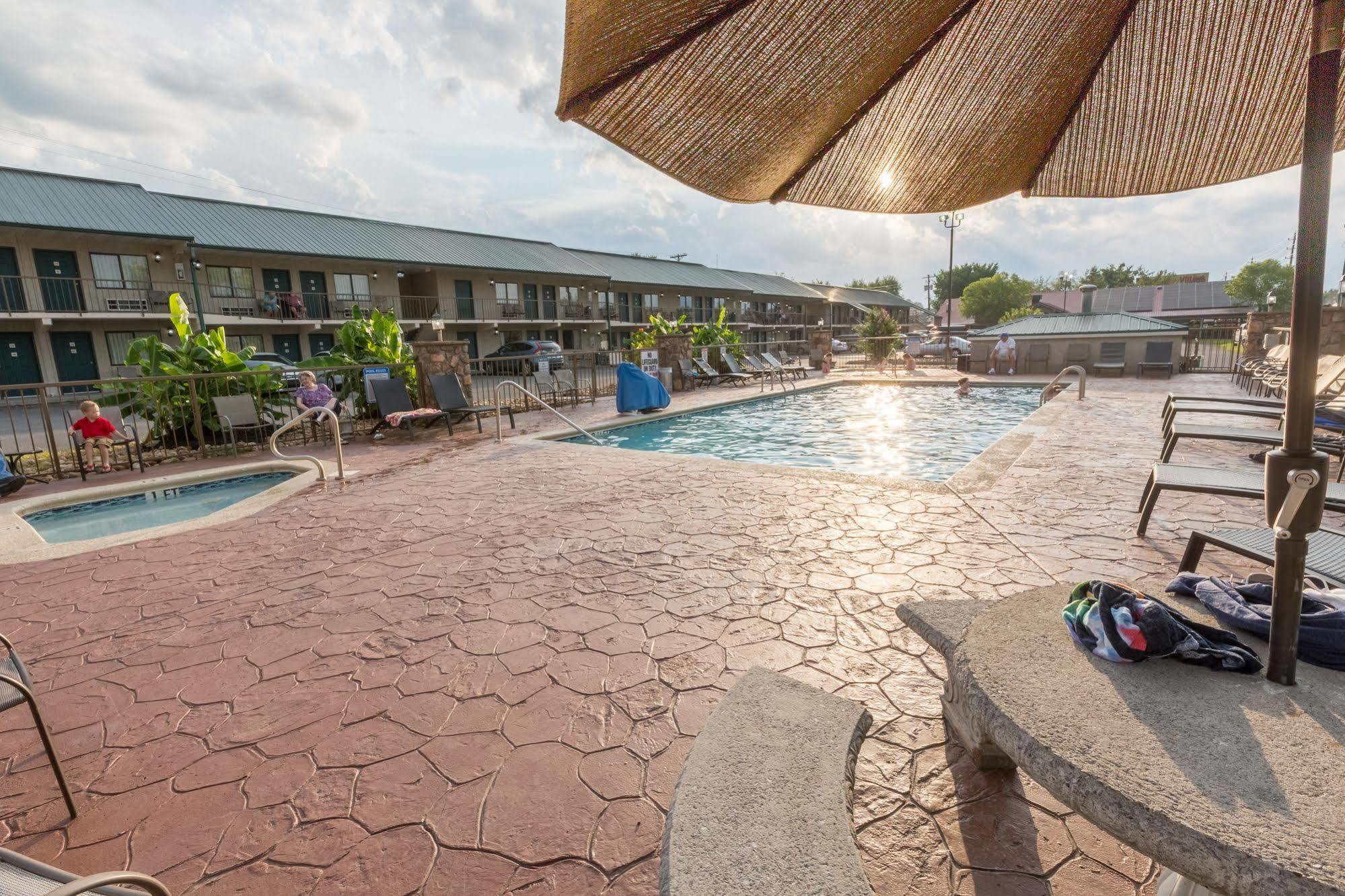 Mountain Breeze Motel Pigeon Forge Exteriör bild